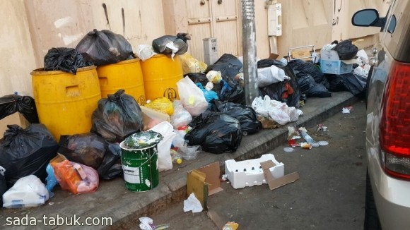 مشهد حتى يتغير :: تراكم النفايات في حي الورود منذ أيام