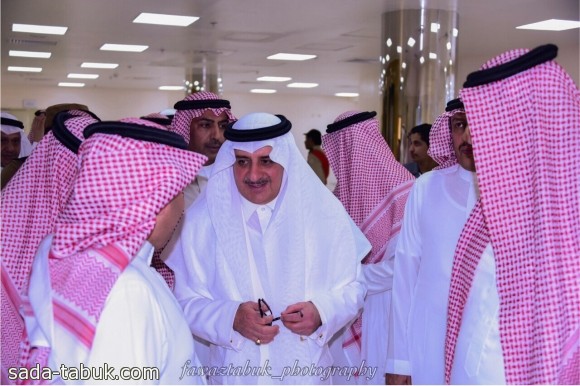 الأمير فهد بن سلطان أثناء تفقد جاهزية المستشفى التخصصي - فواز الشريف
