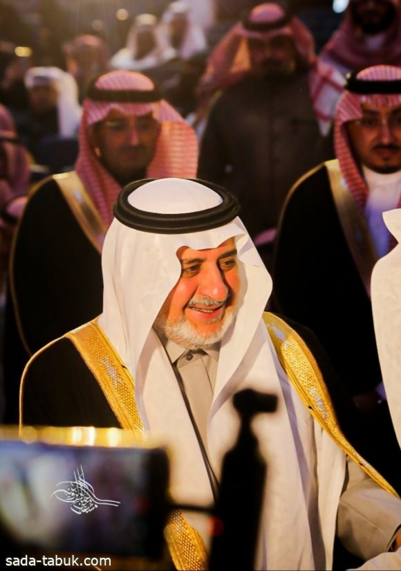 الأمير فهد بن سلطان بن عبدالعزيز اثناء رعايته ملتقى نيوم باهالي تبوك