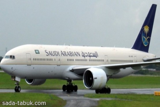 مطار القاهرة يفحص طائرة سعودية اصطدمت بـ"جسم غريب" أثناء هبوطها