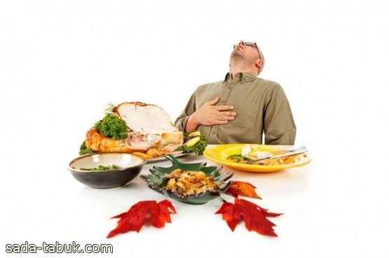 "الصحة": 4 نصائح لتجنب مشاكل الإفراط في تناول الطعام أثناء العيد