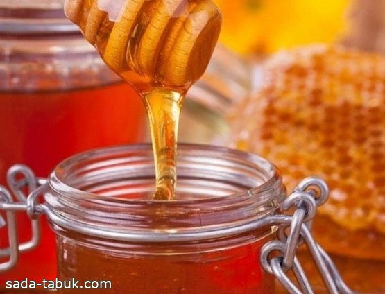 لهذا السبب.." الغذاء والدواء" تحذر من تخزين العسل في عبوات معدنية