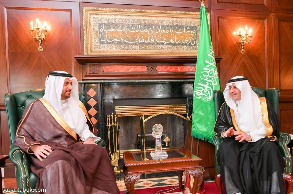 أمير منطقة تبوك يستقبل سفير دولة قطر لدى المملكة