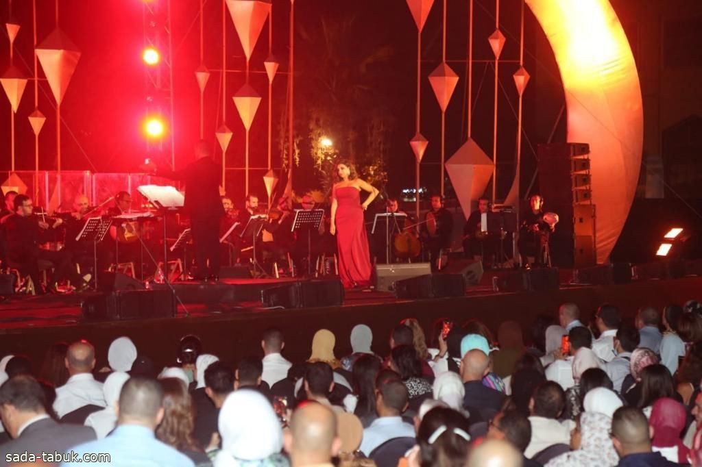 بحضور وزيرة الثقافة المصرية : أنغام تطلق أولي حفلات مهرجان الأوبرا الصيفي