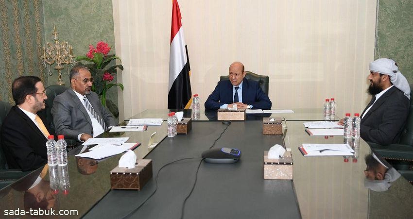 "الرئاسي اليمني" يشكر المملكة لموافقتها على منحة المشتقات النفطية وتشغيل مستشفى عدن على نفقتها