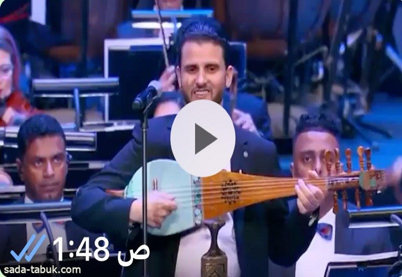 شاهد: اليمنيون يقتحمون دار الأوبرا  المصرية ويعزفون بـ الآتهم التقليدية : التنكة والصحن والمزمار  والقمبوس