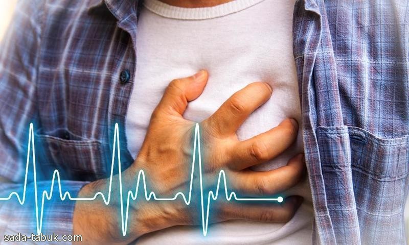 "الصحة الخليجي" يُبرز سبب وأعراض السكتة القلبية.. وكيفية التعامل مع المُصاب بها