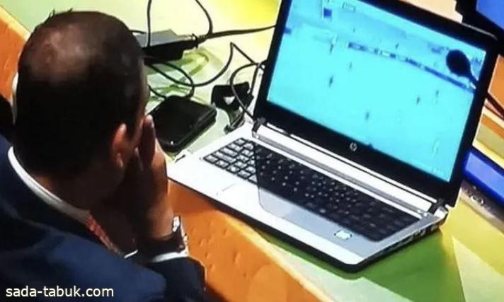 دبلوماسي عراقي يشاهد مباراة كرة قدم داخل الأمم المتحدة .. والخارجية العراقية تفتح تحقيق!