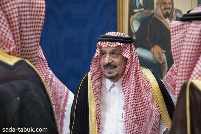 أمير الرياض يبحث موضوعات متعلقة بالمنطقة مع أمراء ومسؤولين