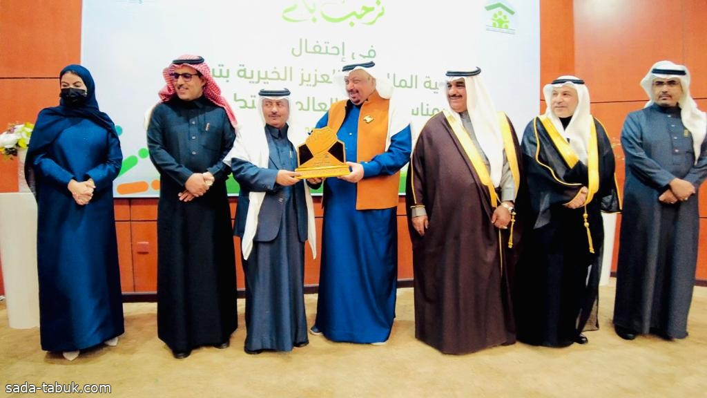 جمعية الملك عبدالعزيز الخيرية بتبوك تكرم الإعلامي "علي الاحمري"