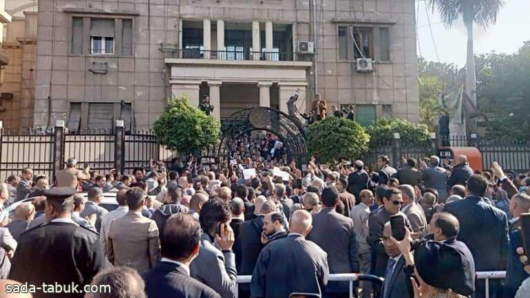 نقابة المحامين المصريين تعلق العمل في المحاكم والنيابات لأجل غير مسمى