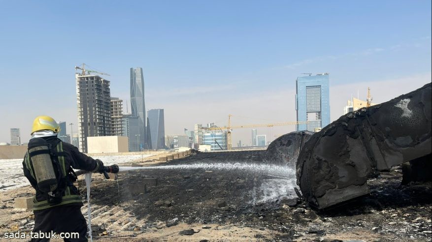مدني الرياض يخمد حريقًا بسطح مبنى تجاري