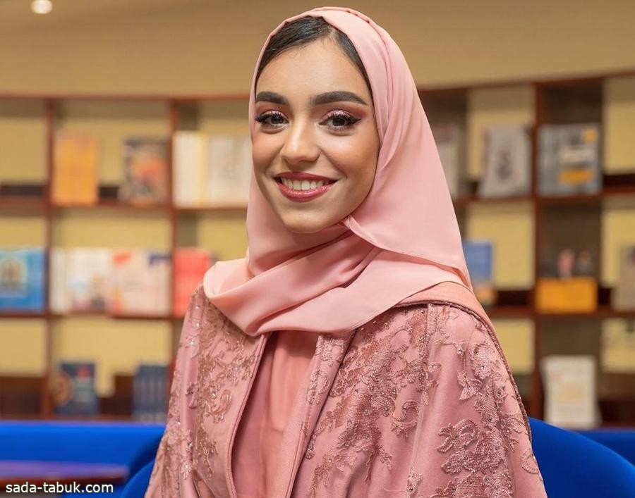 الفنانة السعودية زينة عماد تتألق في حفلتها بالسودان