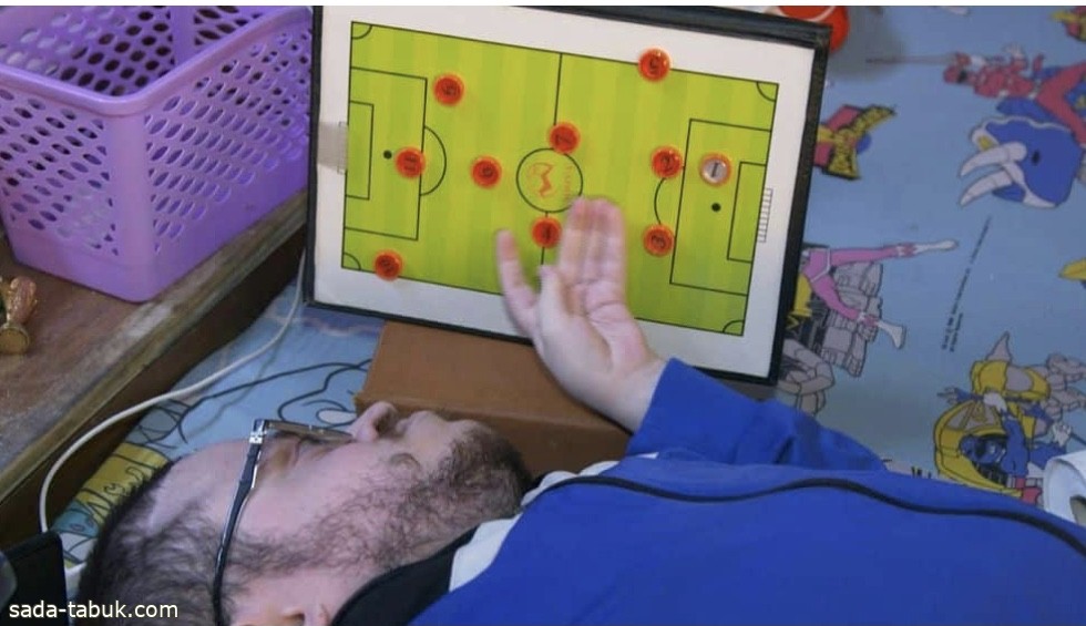 أردني من ذوي الاحتياجات الخاصة يصبح نجما على فيسبوك بتحليله مباريات كرة القدم