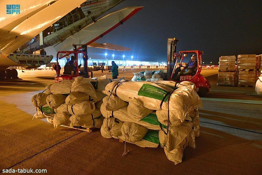 تحمل 90 طناً من المساعدات.. مغادرة طائرة الإغاثة العاشرة إلى غازي عنتاب بتركيا