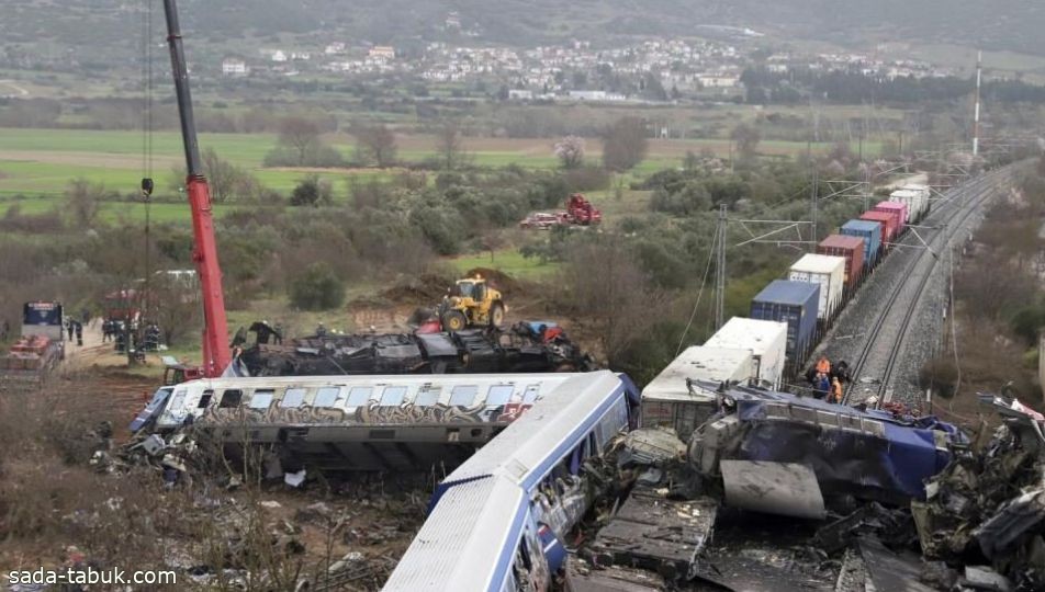 استقالة وزير النقل اليوناني بعد حادث تصادم قطارين مأساوي