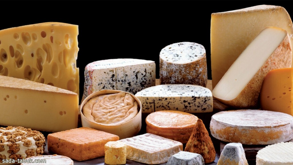 مجلة علمية عالمية تكشف عن أنواع من البكتيريا تعطي نكهة مميزة للجبن
