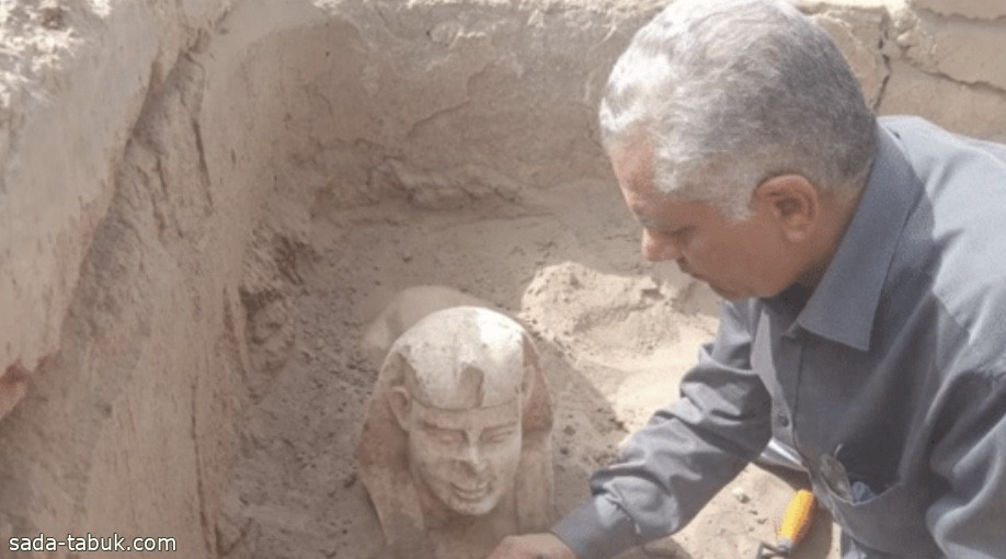 اكتشاف تمثال شبيه بـ”أبي الهول” في جوار معبد أثري جنوب مصر