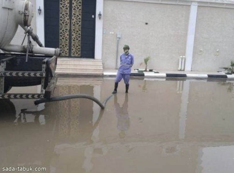 أمانة عسير : نزح ٦٠ ألف م٣ من تجمعات مياه الأمطار في بيشة