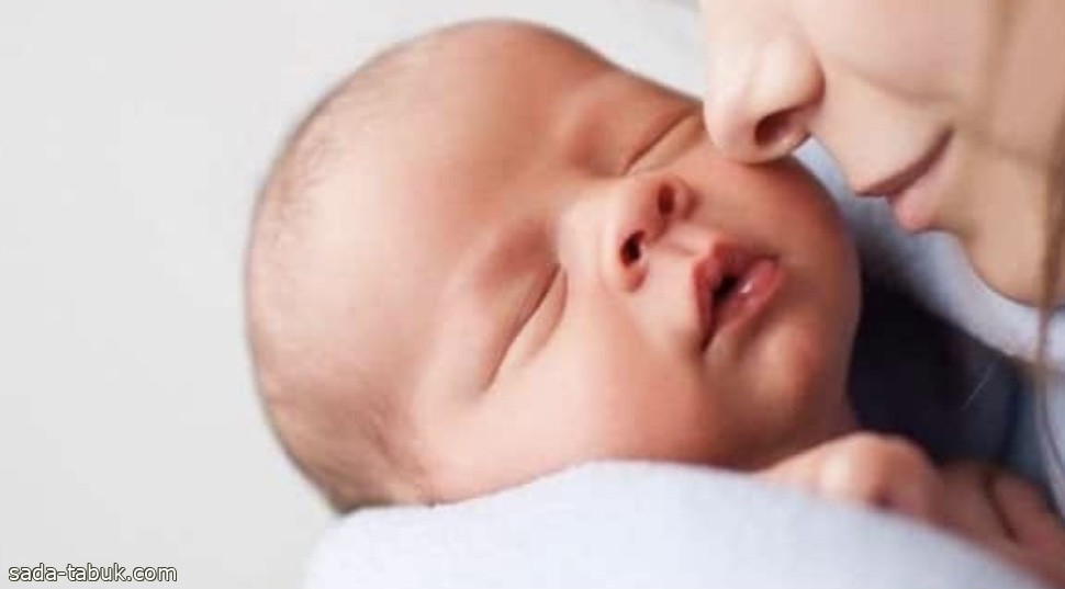 خبراء يكشفون أهمية أول 60 دقيقة من ملامسة جلد الجنين بالأم