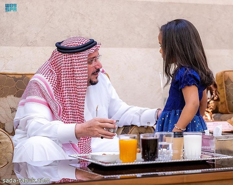 سمو أمير القصيم يُشاركُ أبناءَه الأيتام مأدبة الإفطار
