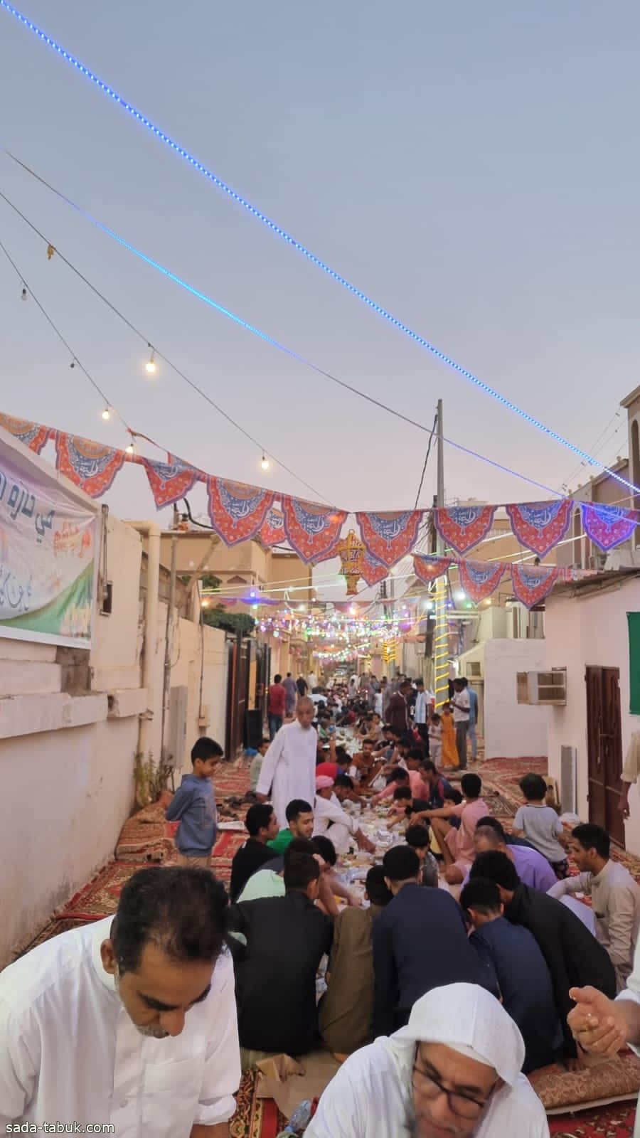 إفطار جماعي لأهالي حارة الأحمدي بقرية مزهرة