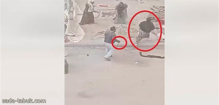 جريمة قتل مروعة في مصر.. شاهد: رجل ينحر طليقته في الشارع وشقيقها ينتقم منه