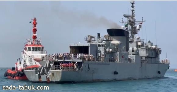 وصول سفينة الإجلاء السعودية الثامنة إلى قاعدة الملك فيصل البحرية في جدة