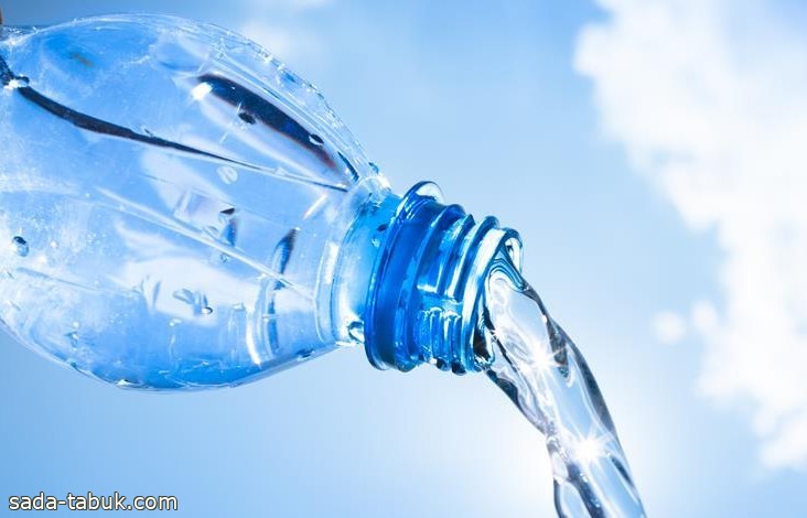 تحذير من شرب المياه في العبوات البلاستيكية حال تعرضها للشمس