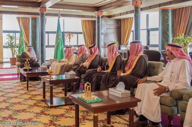 الأمير فهد بن سلطان يوجه بتسخير الإمكانيات لـ جادة الإبل