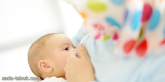 تزيد النمو العقلي والمعرفي.. دراسة جديدة: أطفال الرضاعة الطبيعية يحققون درجات أعلى بالاختبارات