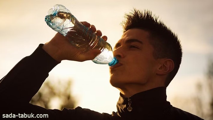 استشاري يعدد فوائد شرب الماء على أعضاء الجسم
