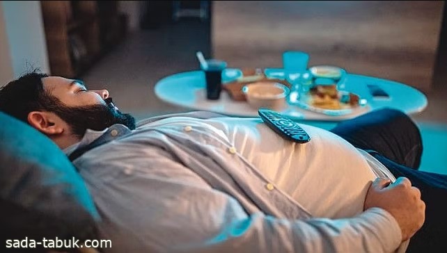 خالد النمر: 4 أعراض للنوم بعد الأكل الدّسِم