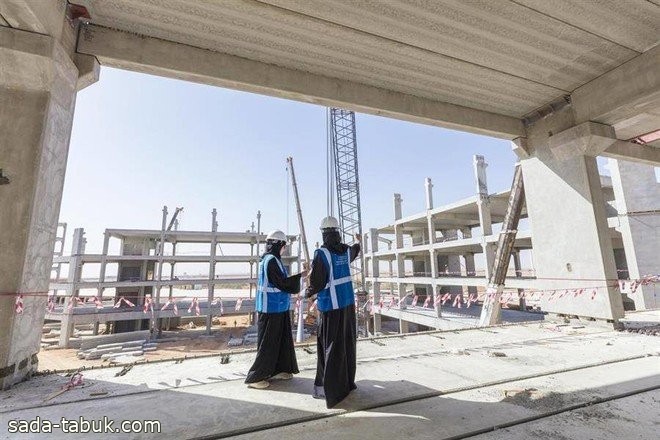 البناء والسياحة يدعمان نمو القطاع غير النفطي السعودي في يونيو