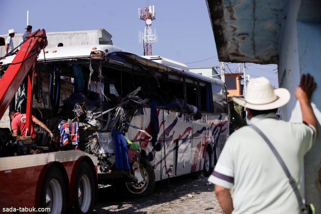 مقتل 25 على الأقل بسقوط حافلة في واد بالمكسيك