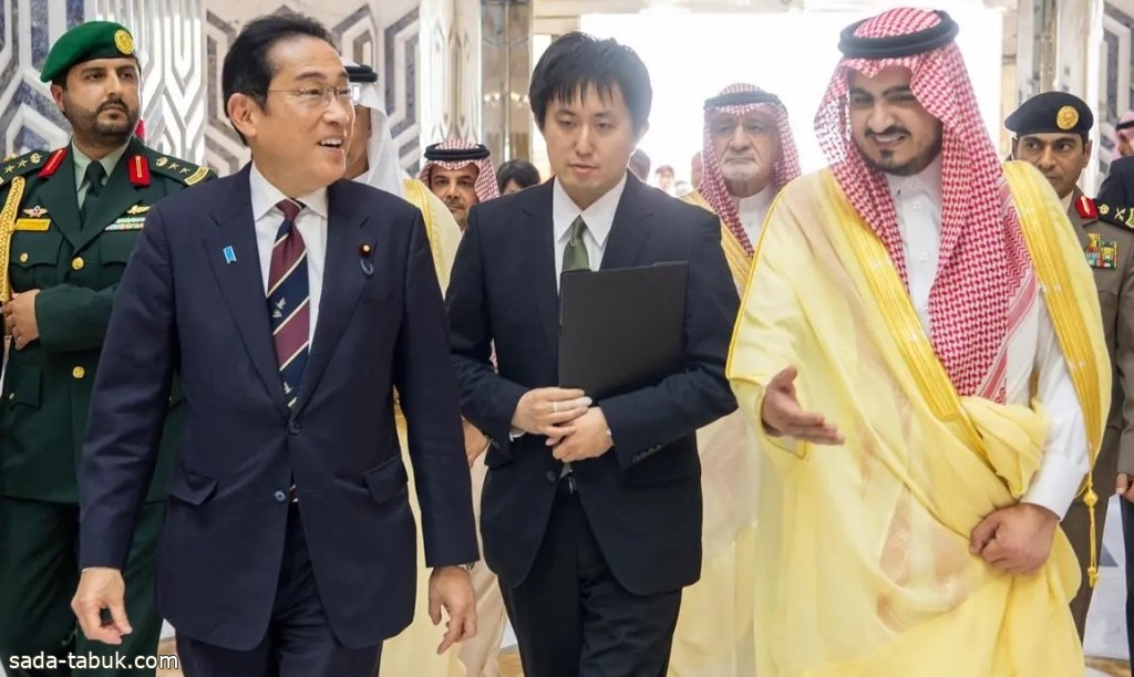 رئيس الوزراء الياباني يصل إلى جدة في زيارة رسمية للسعودية