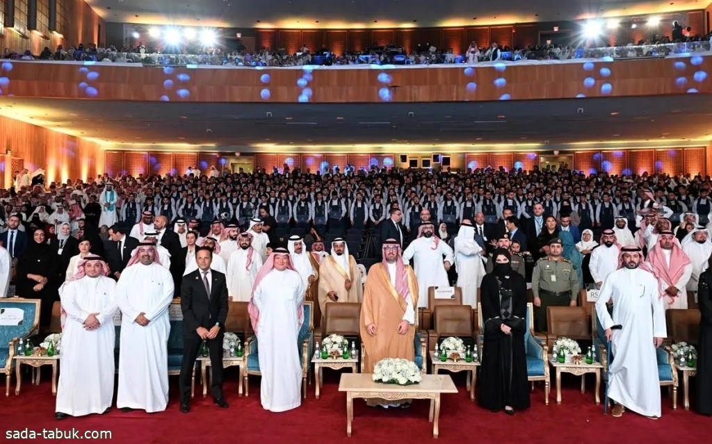 محافظ جدة يشهد حفل تخريج 430 طالباً وطالبةً من شركة البحر الأحمر الدولية
