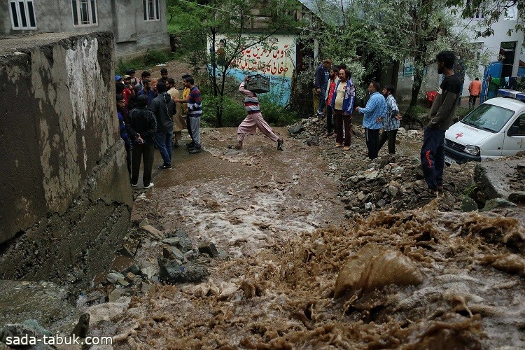 عشرات القتلى والمفقودين جراء الأمطار الغزيرة وانزلاق التربة في الهند