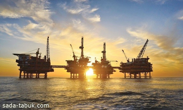 النفط يتراجع بفعل زيادة مخزونات الخام الأمريكية
