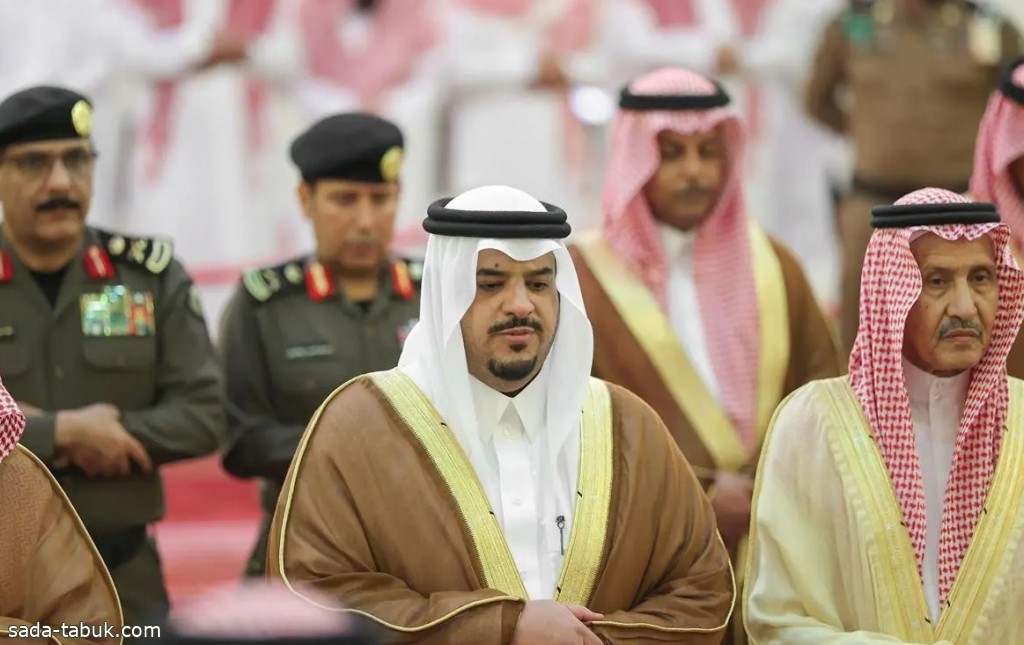 نائب أمير الرياض يؤدي صلاة الميت على الأمير الدكتور تركي بن محمد بن سعود الكبير آل سعود