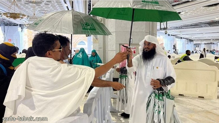 توزيع 10 آلاف مظلة على قاصدي المسجد الحرام