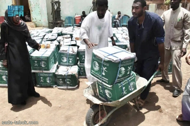 مركز الملك سلمان للإغاثة يواصل توزيع المساعدات الغذائية للنازحين في السودان
