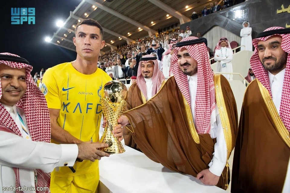 نائب أمير مكة  يتوّج النصر بـ كأس الملك سلمان للأندية العربية