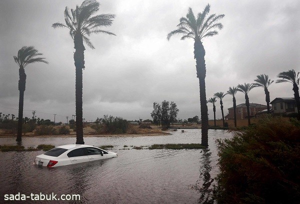الإعصار هيلاري يكشر عن أنيابه في كاليفورنيا بعد اجتياح شمال المكسيك