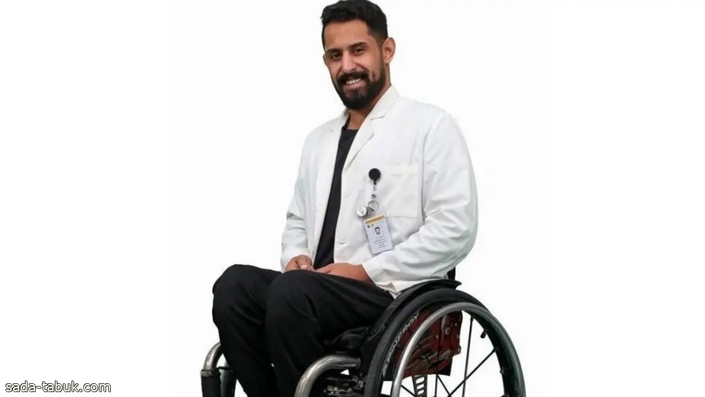 طبيب سعودي يعالج المرضى من كرسيه المتحرك