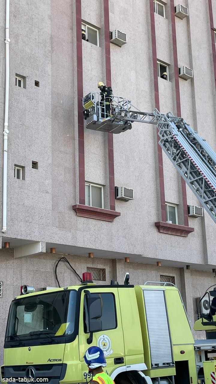 الهلال الأحمر ينفذ فرضية حريق وهمي داخل المبنى بمشاركة جهات حكومية