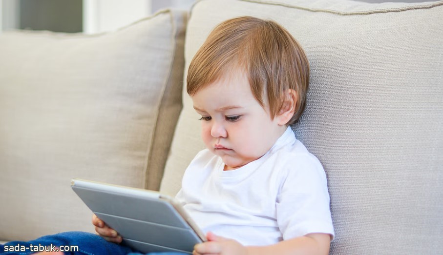مجلس شؤون الأسرة يحدد المدة الزمنية المسموح بها لجلوس الطفل أمام الأجهزة الإلكترونية