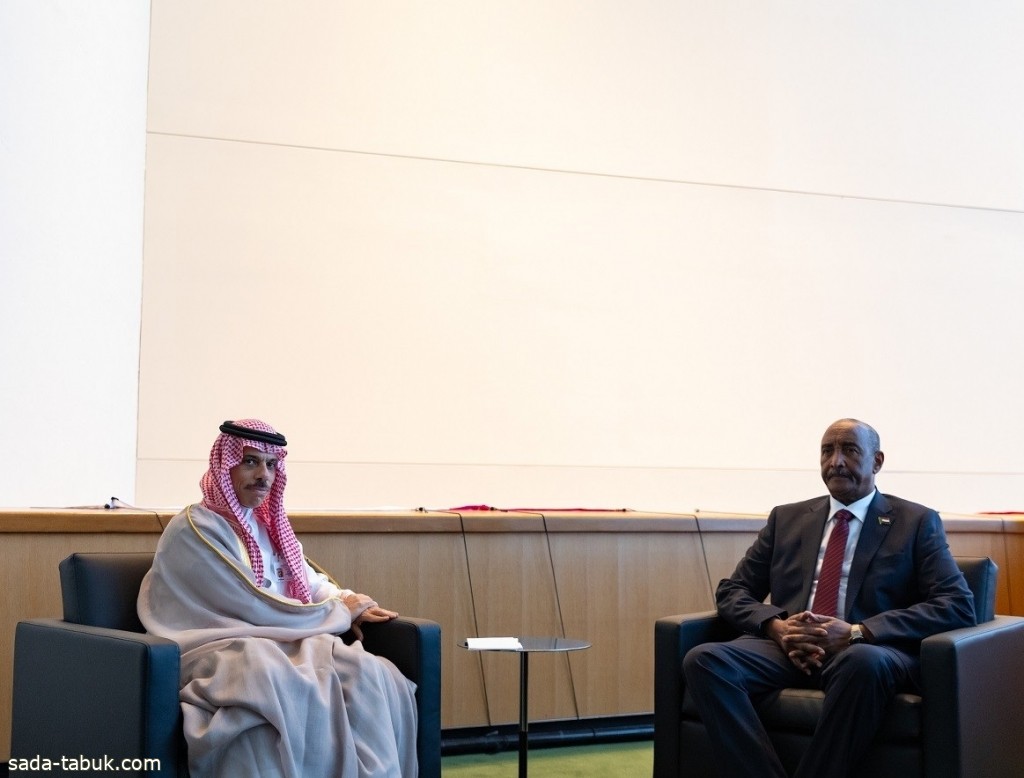 الأمير فيصل بن فرحان يبحث مع البرهان مستجدات الأوضاع في السودان