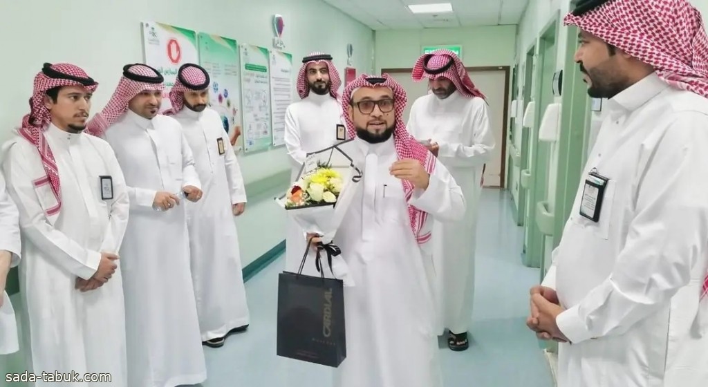 في اليوم العالمي للمعلم .. مستشفى يحتفي بمعلم سعودي لهذا السبب