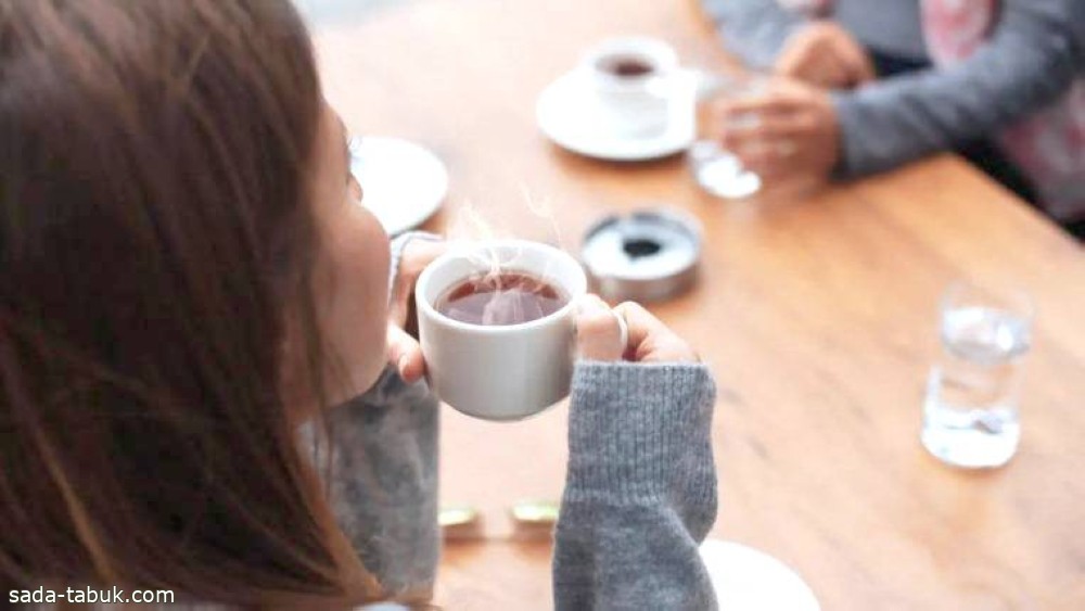 القهوة والشاي في منتصف العمر.. يحميان من الضعف الجسدي
